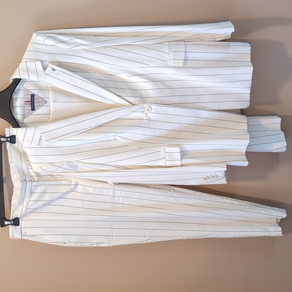 Tommy Hilfiger pinstripe pants suit - Picture 1 of 11